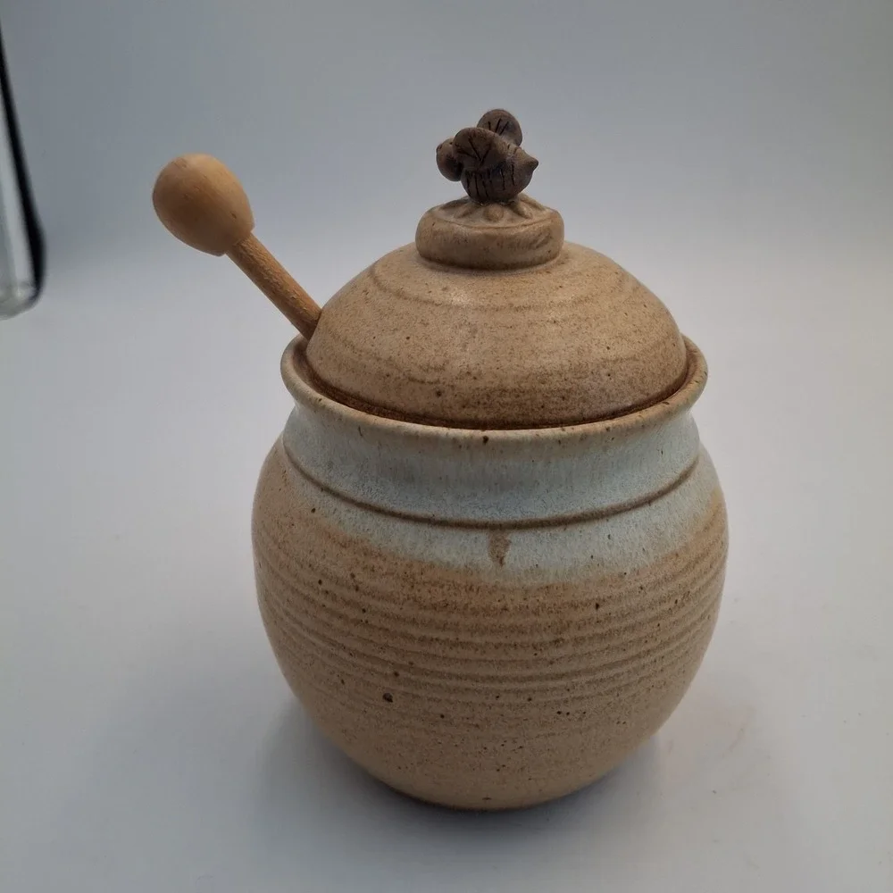 Vintage Linda Wieck 1985 Ceramic Honey Pot Jar Lid Dipper Bee Figurine Stoneware